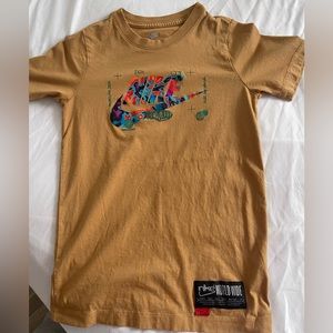 Nike tee kids medium
